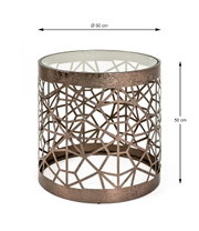 Runder Beistelltisch mit Glasplatte und bronzefarbenem Metallgestell im geometrischen Gitterdesign, Ø 50 cm und 50 cm hoch, freigestellt vor weißem Hintergrund, Frontalansicht leicht von oben.