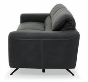 Seitenansicht eines modernen, dunkelgrauen 3-Sitzer-Sofas mit Metallfüßen und sichtbaren Nähten.