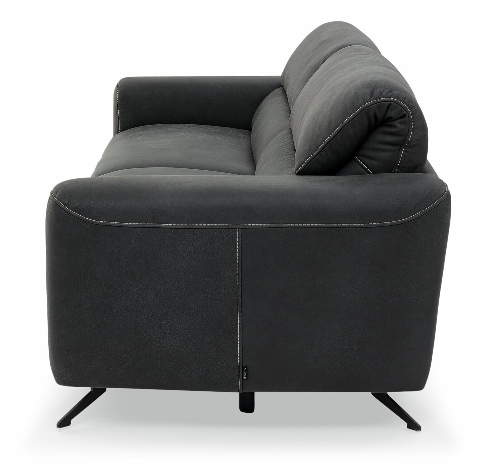 Seitenansicht eines modernen, dunkelgrauen 3-Sitzer-Sofas mit Metallfüßen und sichtbaren Nähten.