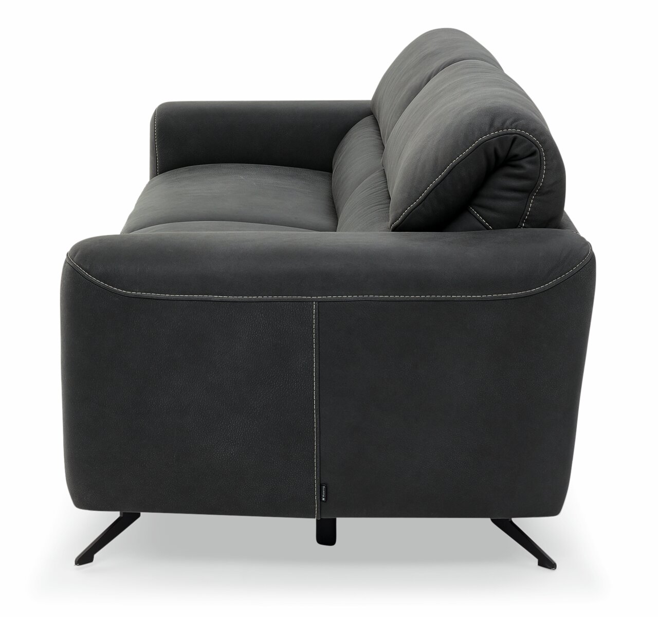 Seitenansicht eines modernen, dunkelgrauen 3-Sitzer-Sofas mit Metallfüßen und sichtbaren Nähten.