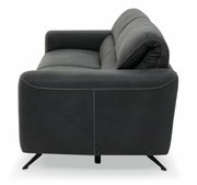 Seitenansicht eines modernen, dunkelgrauen 3-Sitzer-Sofas mit Metallfüßen und sichtbaren Nähten.