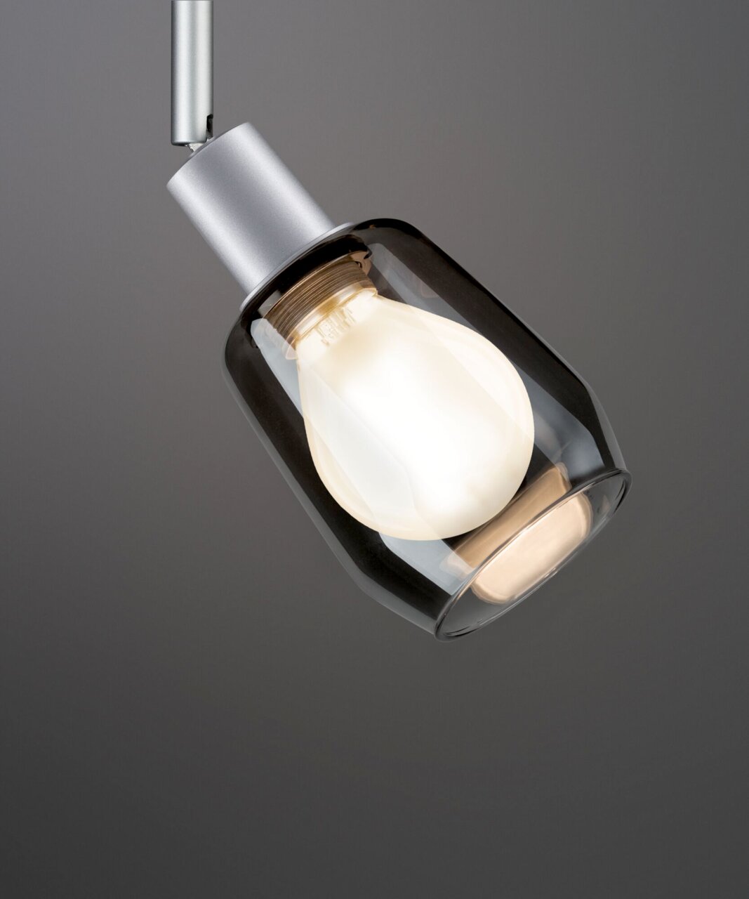 Nahaufnahme eines modernen Dekoschirms Vento mit Glasabdeckung und sichtbarer Glühbirne, seitliche Perspektive