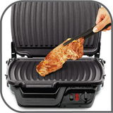 Kontaktgrill 2in1 mit geöffnetem Deckel, von oben betrachtet, beim Grillen eines Steaks.