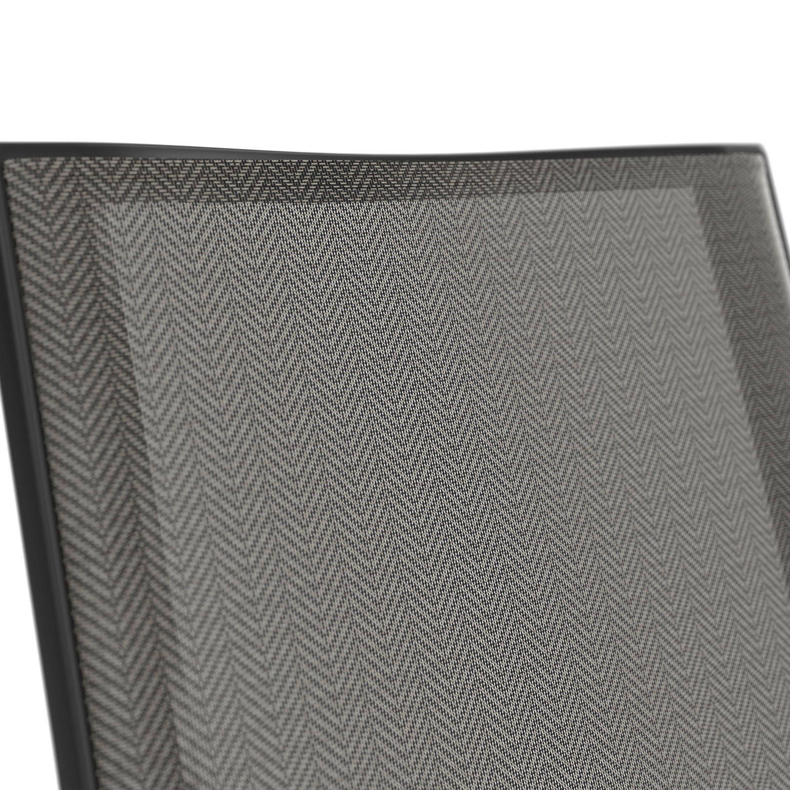 Nahaufnahme der Rückenlehne eines Stapelstuhls mit grauem Fischgrätenmuster, seitliche Perspektive