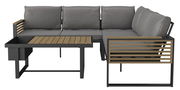 Lounge-Set in L-Form mit grauen Kissen und Holzdetails, seitliche Perspektive