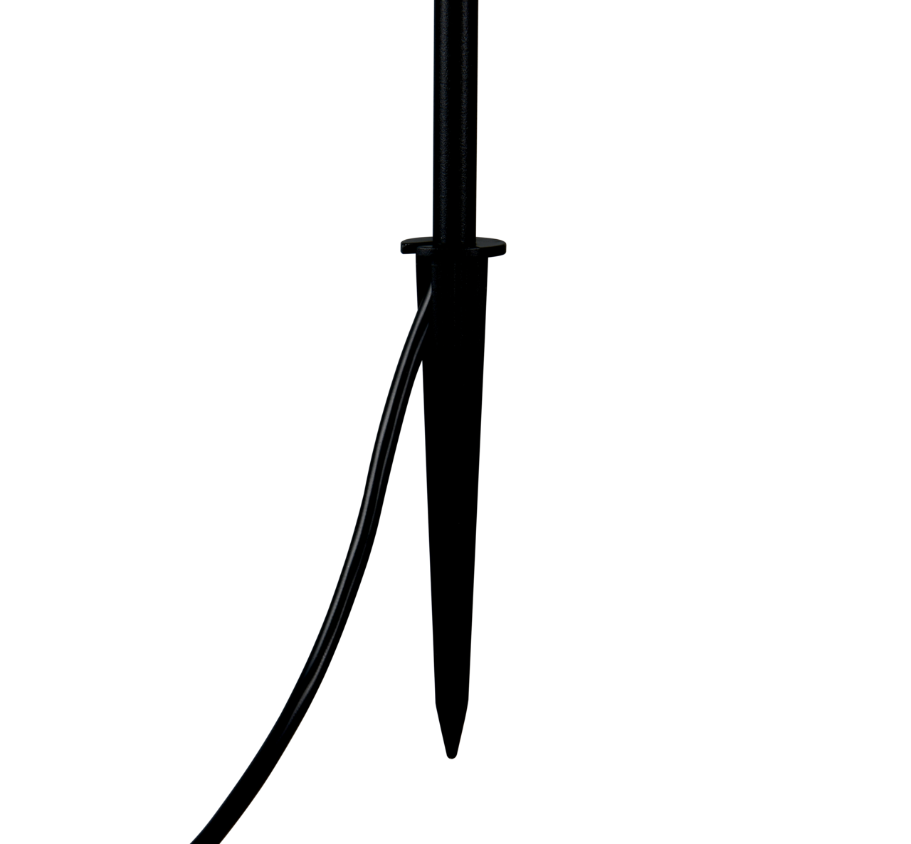 Nahaufnahme eines schwarzen Erdspießes mit Kabel für eine LED-Gartenleuchte, seitliche Perspektive