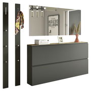 Modernes Garderobenset mit zwei vertikalen Paneelen mit Haken, einem großen Spiegel und einer breiten Kommode in dunklem Design, seitliche Perspektive.