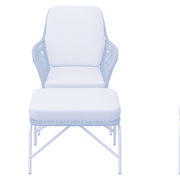 Frontansicht eines Relaxsessels mit hellem Polster und passendem Fußhocker auf einem Metallgestell.