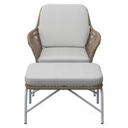 Frontansicht eines Relaxsessels mit hellem Polster und passendem Fußhocker auf einem Metallgestell.