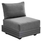 Grauer Loungesessel mit modernem Design, seitliche Perspektive