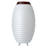 Zylindrische Akku-Leuchte mit Lautsprecher, geriffelte Oberfläche, seitliche Perspektive