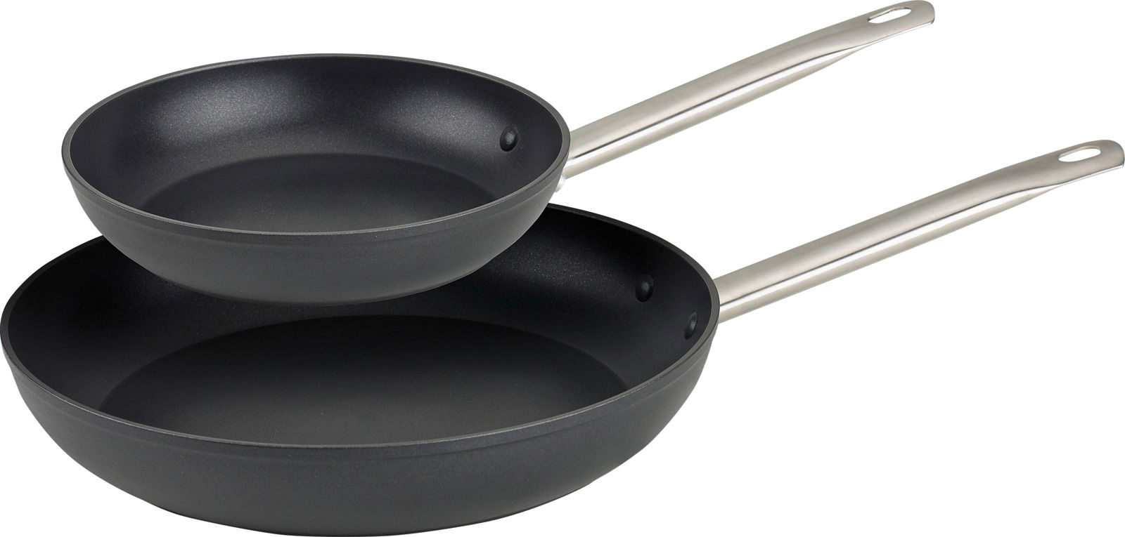 Zwei schwarze Pfannen mit silbernen Griffen, gestapelt und aus seitlicher Perspektive fotografiert.