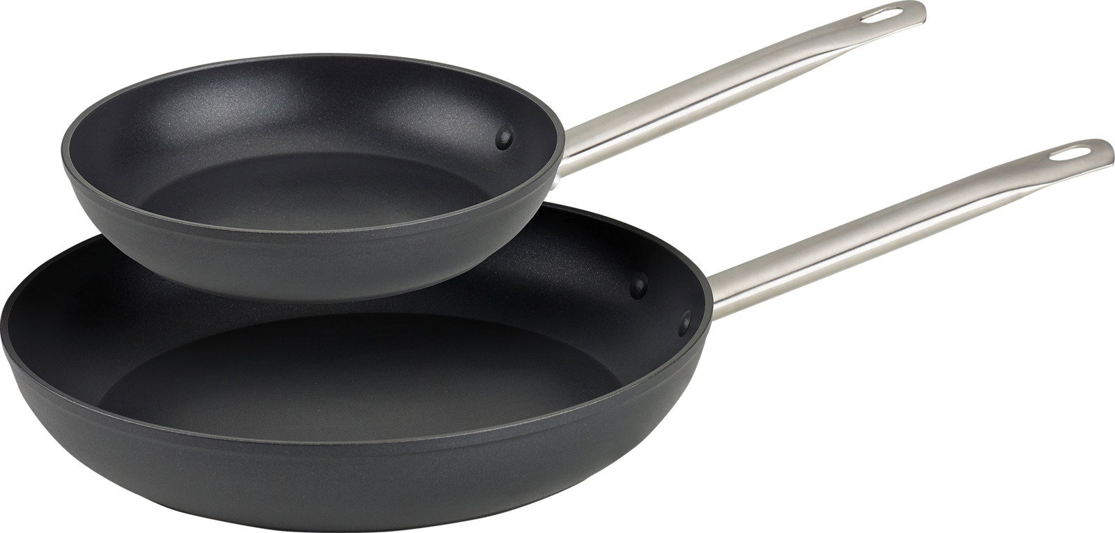Homeware Pfannenset Zwei schwarze Pfannen mit silbernen Griffen, gestapelt und aus seitlicher Perspektive fotografiert.