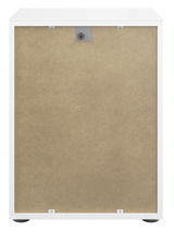 Rückansicht einer weißen Nachtkommode mit einer Rückwand aus Holzfaserplatte.