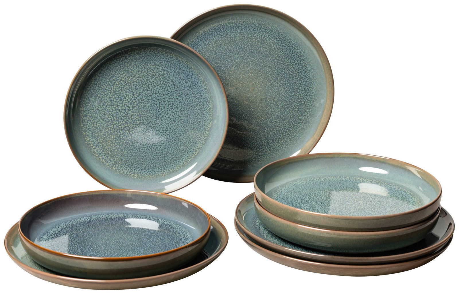 Like by Villeroy & Boch Tafelset 8-tlg. CRAFTED BREEZE Ein 8-teiliges Tafelset Breeze in einer schrägen Perspektive, bestehend aus eleganten, grün-blauen Tellern mit feiner Textur und braunem Rand.