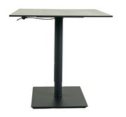 Moderner quadratischer Bartisch mit schwarzem Metallgestell, seitliche Perspektive