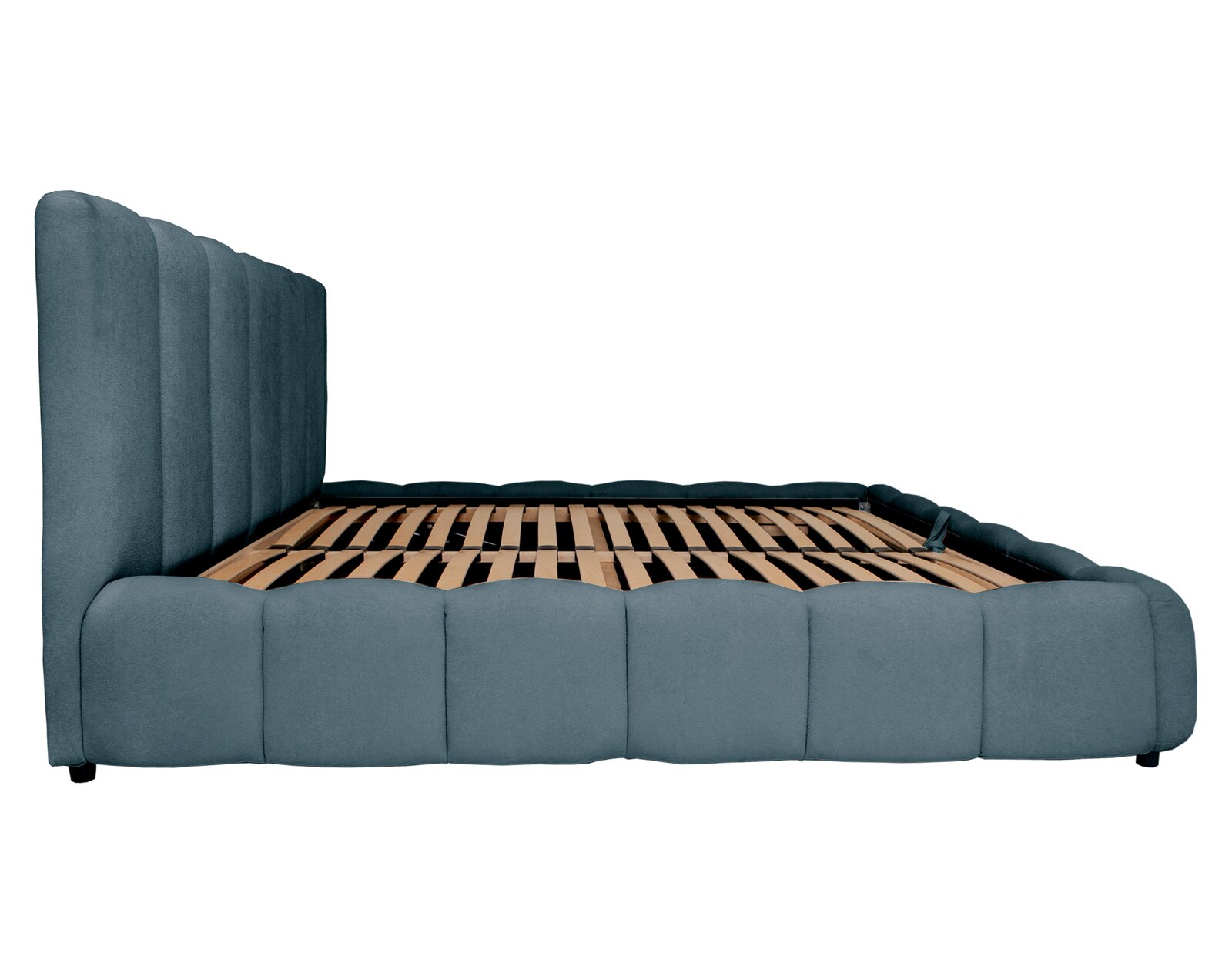 Seitliche Ansicht eines Polsterbettgestells mit hohem Kopfteil und Lattenrost.