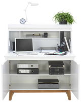 Moderner weißer Sekretär mit geöffneter Frontansicht, ausgestattet mit Laptop, Schreibtischlampe, Uhr, Pflanze und Büromaterialien.