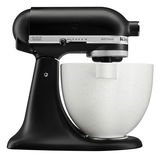 Schwarze Küchenmaschine mit weißer, gesprenkelter Keramikschüssel, seitliche Perspektive