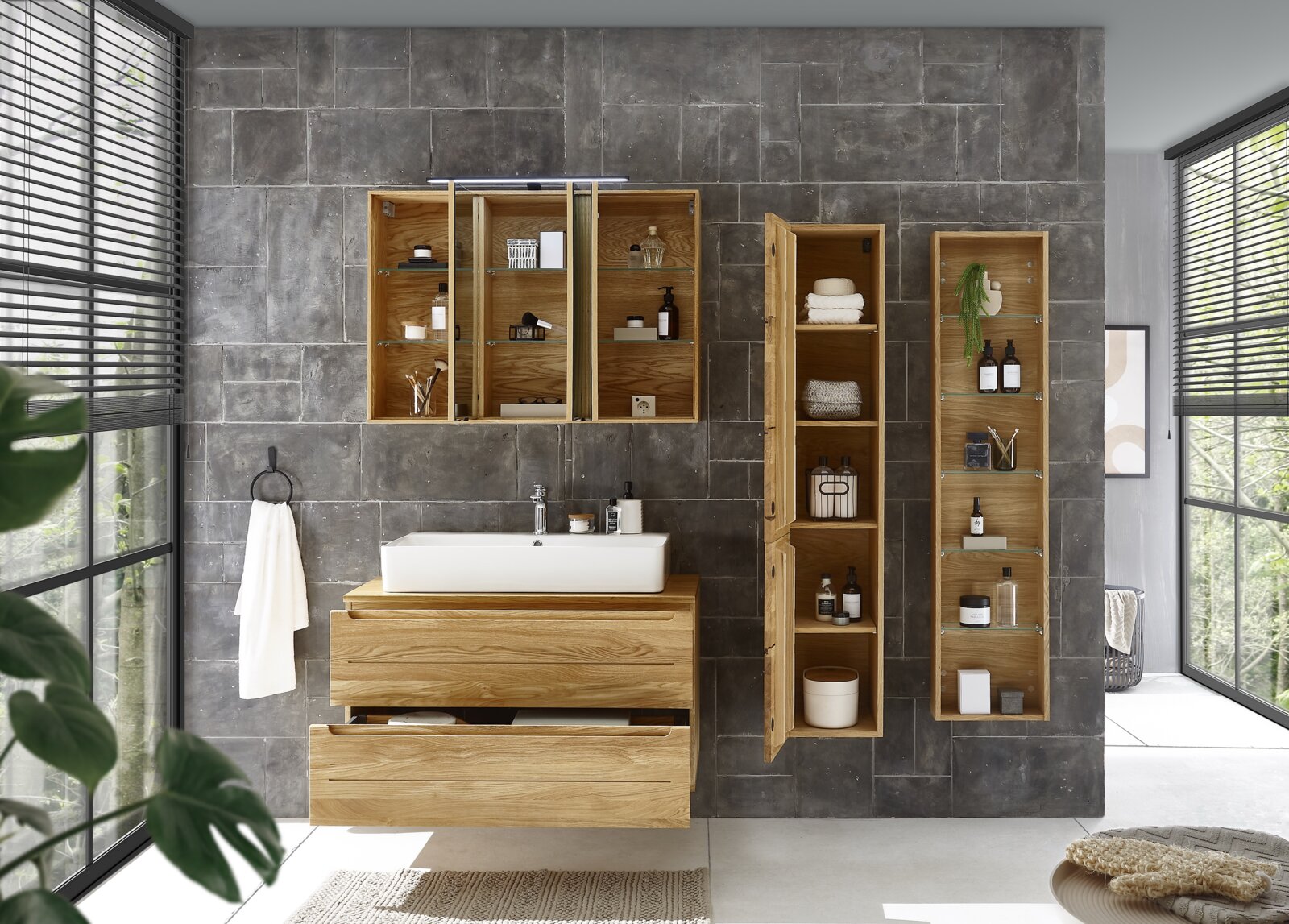 Linea Natura Oberboden ALBANY Moderne Badezimmermöbel aus Holz mit Waschbecken und offenen Regalen, frontal betrachtet.