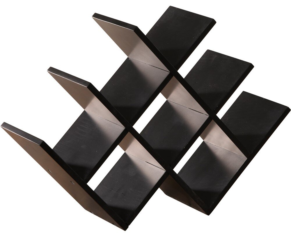 Schwarzes Weinregal aus MDF, diagonal von oben fotografiert, mit Platz für mehrere Flaschen.