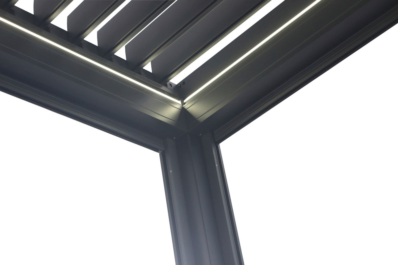 Detailansicht einer Pavillon-Ecke mit modernen, dunklen Metallstreben von unten betrachtet.