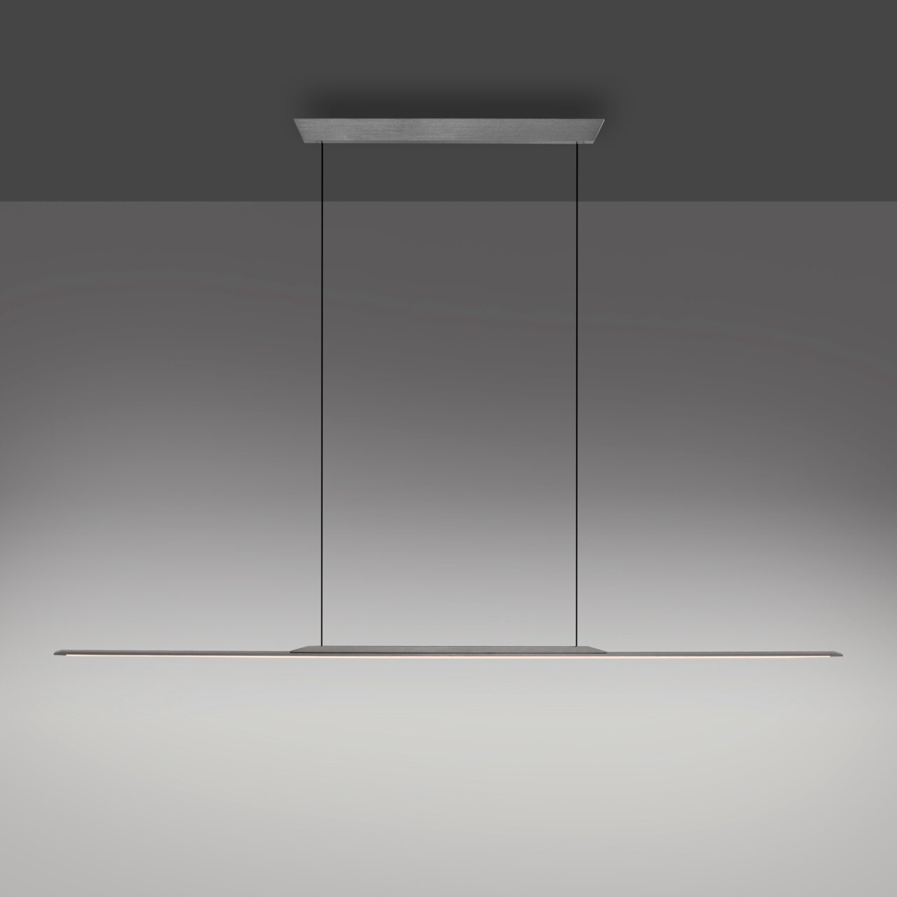 Moderne Pendelleuchte PURE Surface in minimalistischem Design, seitliche Perspektive.