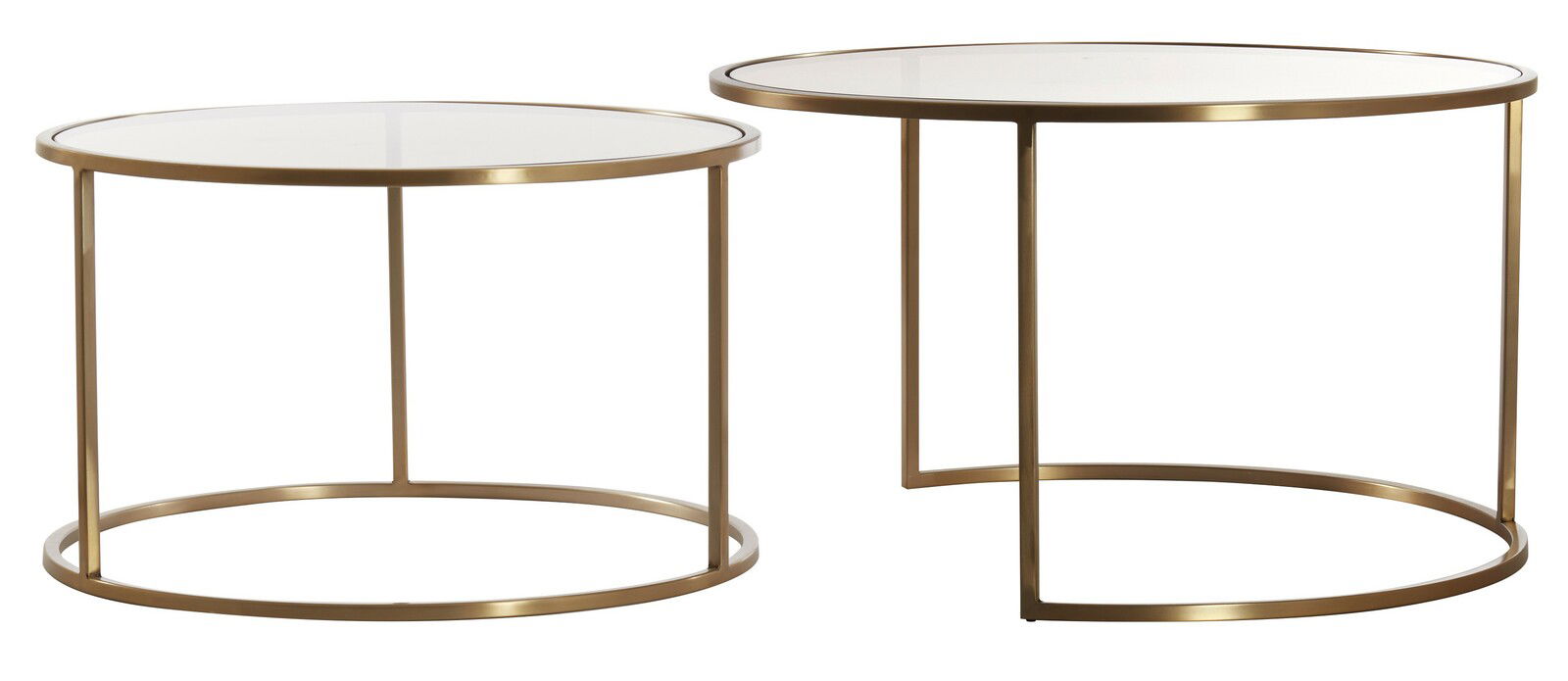 Zwei runde Couchtische in verschiedenen Größen mit goldfarbenem Metallrahmen und Glasplatte, seitliche Perspektive.