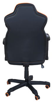 Rückansicht eines Gaming-Stuhls mit schwarzem Bezug und orangefarbenen Nähten, auf einem fünfarmigen Fuß mit Rollen.