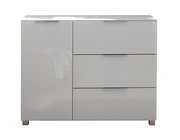 Moderne weiße Kommode mit drei Schubladen und einer Tür, frontal betrachtet.