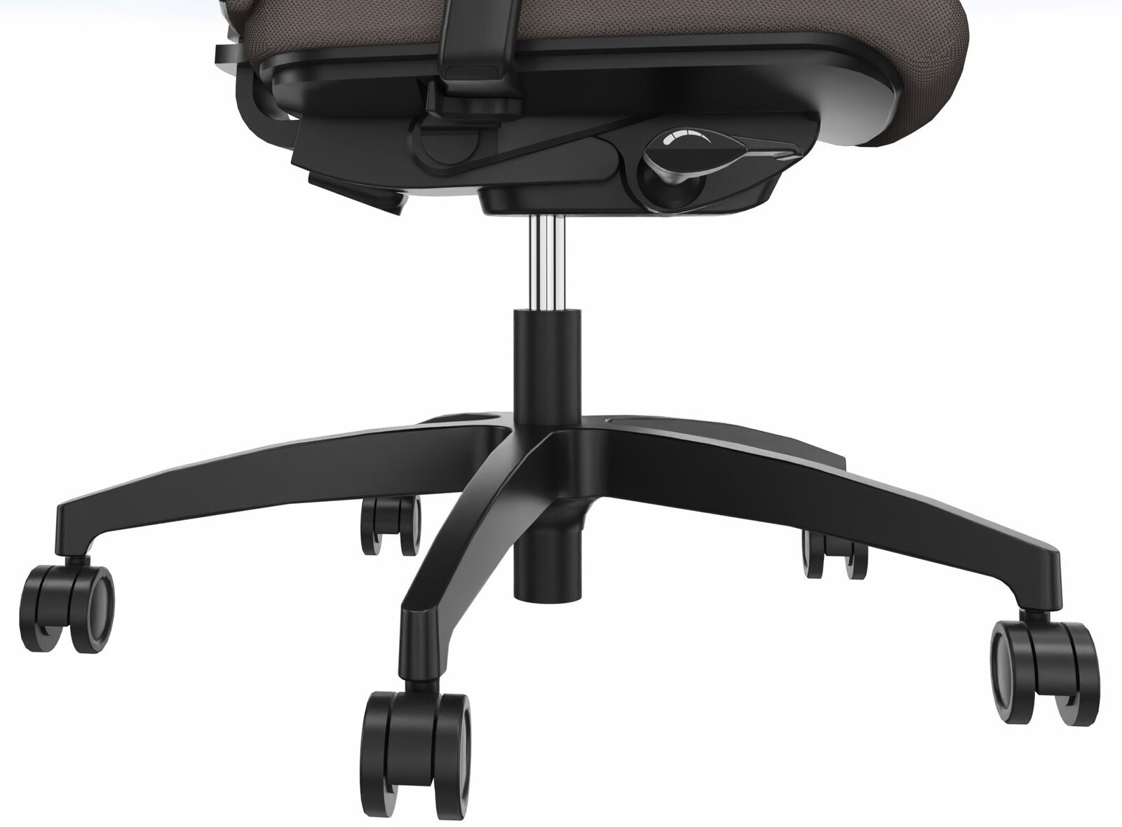 Nahaufnahme der Basis eines Drehstuhls mit Rollen, seitliche Perspektive