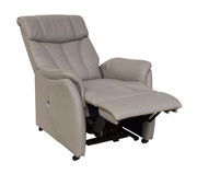 Beiger Fernsehsessel in halbliegender Position, seitliche Perspektive