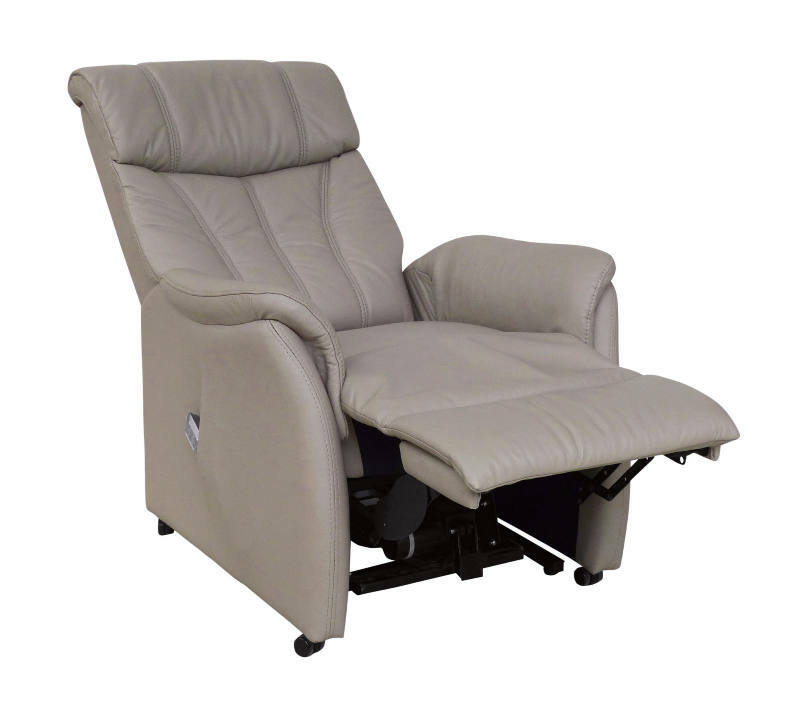 Beiger Fernsehsessel in halbliegender Position, seitliche Perspektive