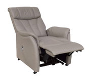 Beiger Fernsehsessel in halbliegender Position, seitliche Perspektive