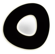 Moderne LED-Deckenleuchte in organischer Form, von oben betrachtet, mit sanftem Lichtschein.