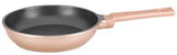 Mini Bratpfanne CLASSIC 18 cm in seitlicher Perspektive, mit roségoldenem Äußeren und schwarzer Antihaftbeschichtung.