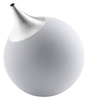 Seifenspender in Marmoroptik mit Edelstahlspitze, seitliche Perspektive