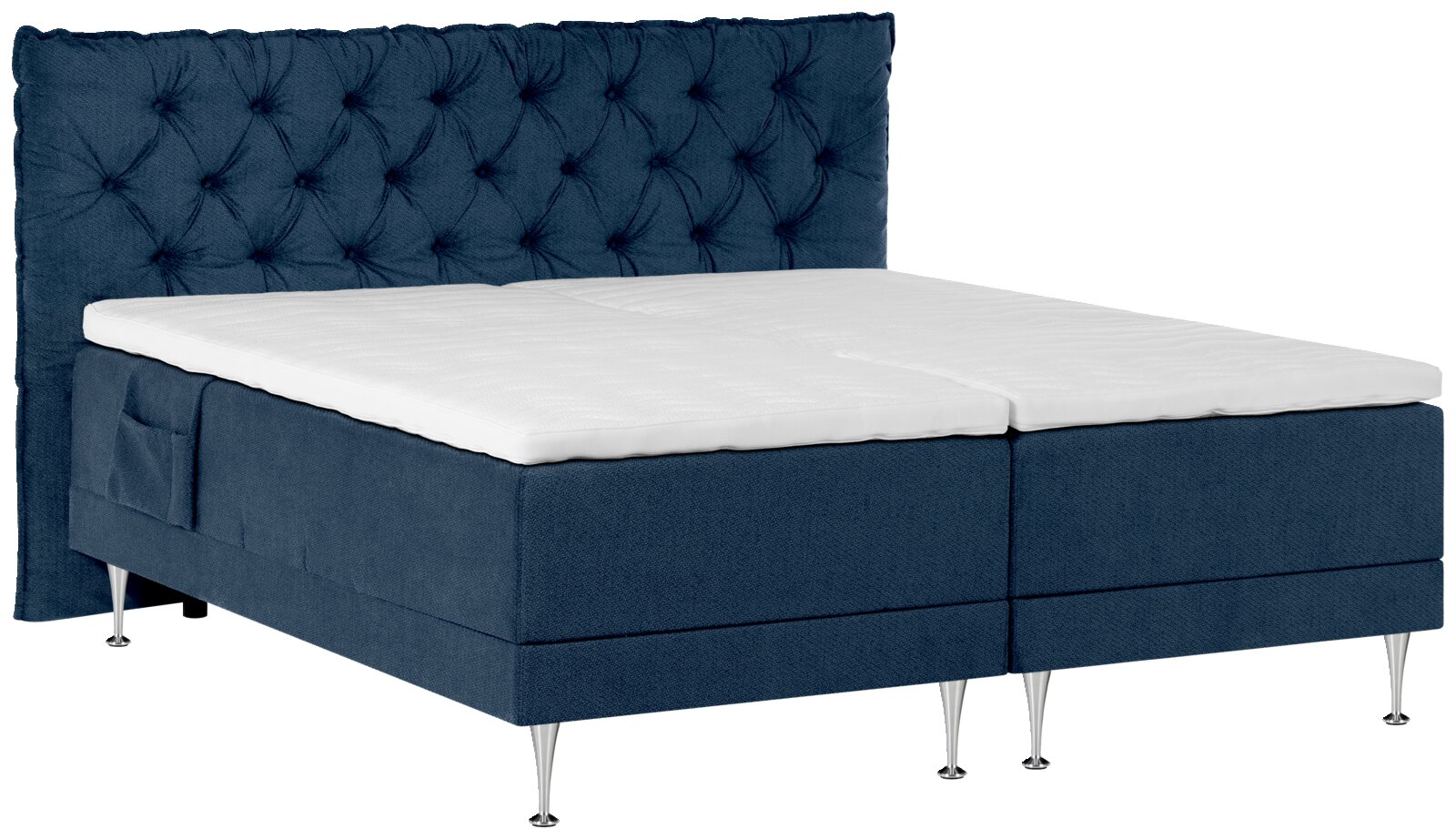 Blaues Boxspringbett mit gepolstertem, tiefgeheftetem Kopfteil, weißer Matratzenauflage und silbernen Metallfüßen, schräg von vorne links in Perspektive freigestellt