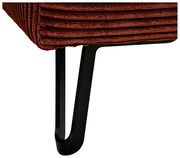 Nahaufnahme eines Sofabeins mit schwarzem Metallgestell und braunem, geripptem Stoffbezug, seitliche Perspektive