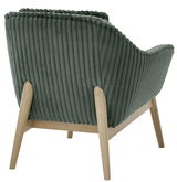 Rückansicht eines Sessels mit grünem, geripptem Stoffbezug und hellen Holzbeinen.