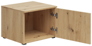 Holzfarbener Aufsatzschrank mit geöffneter Tür, seitliche Perspektive