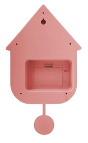 Rückansicht einer rosa Wanduhr in Form eines Hauses mit Batteriefach und Aufhängung.