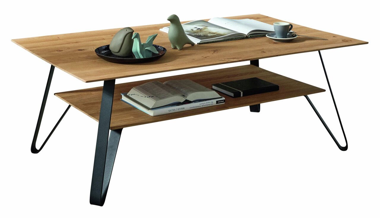 Moderner Couchtisch aus Holz mit schwarzem Metallgestell, seitliche Perspektive, dekoriert mit Büchern, Tasse und Dekofiguren.