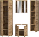 Badkombination aus Holz mit zwei hohen Schränken, einem Spiegelschrank und einem Unterschrank, frontal abgebildet.