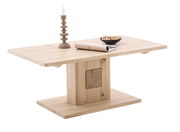 Moderner Couchtisch aus hellem Holz mit zentralem Standfuß, dekoriert mit einer Kerze, einer Schale und einer Zeitschrift, seitliche Perspektive.