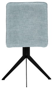Achterkant van een moderne stoel met lichtblauwe stoffen bekleding en een zwart metalen frame.
