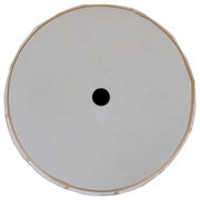 Runde weiße Deckenleuchte mit goldfarbenem Rand und zentraler Öffnung, Draufsicht von unten auf die Leuchte