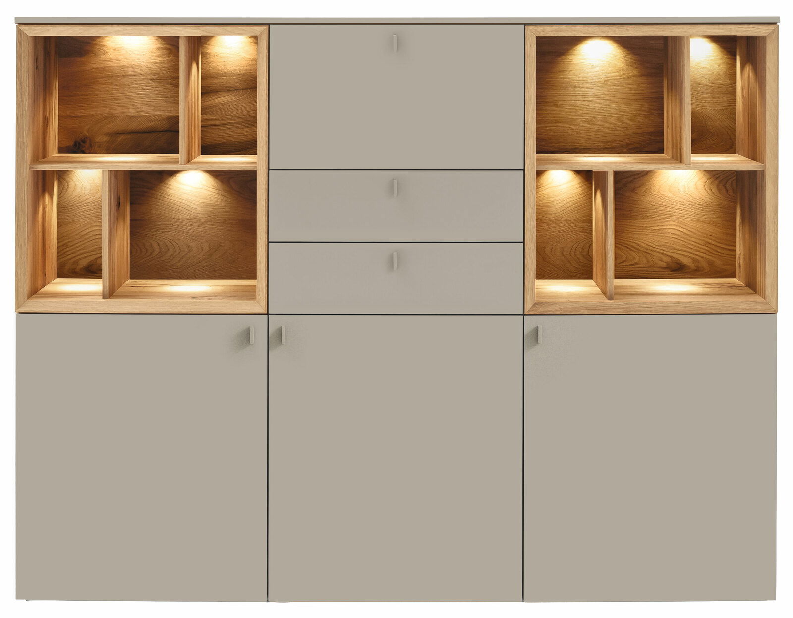 Frontale Ansicht eines modernen Highboards mit grauen Türen und Schubladen, flankiert von offenen Holzregalen mit integrierter Beleuchtung.