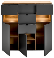 Frontansicht eines modernen Highboards mit offenen Schubladen und Türen, in dunklem Grau und Holzoptik.
