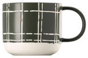 Becher mit Henkel in seitlicher Perspektive, dunkelgrün mit weißem Karomuster und weißem Boden.